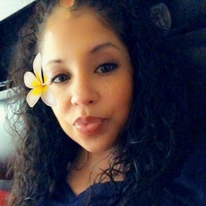 Meet your Posher, Flora